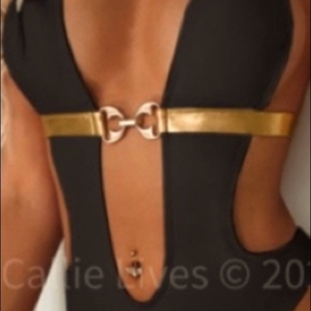 SAMPLE BLACK BEAUTY WITH GOLD BELT